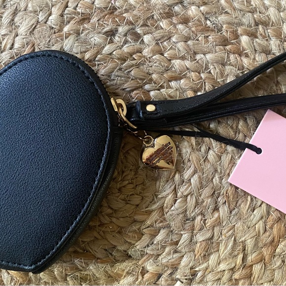 NEW JUICY COUTURE Black Velvet Licorice Heart Zip Around Wristlet 🩷 - Picture 4 of 7